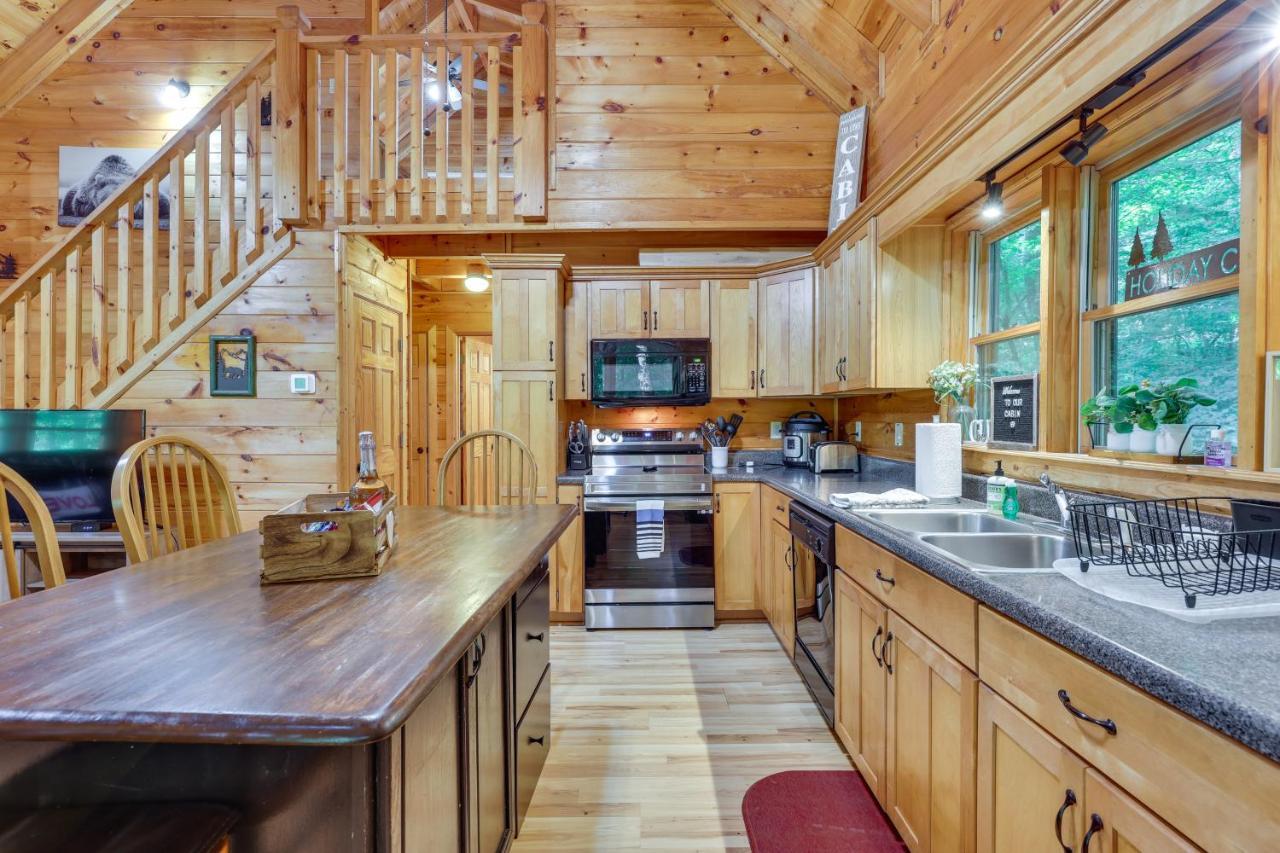 Riverfront Ellijay Cabin With Deck And Pool Access! Exteriér fotografie