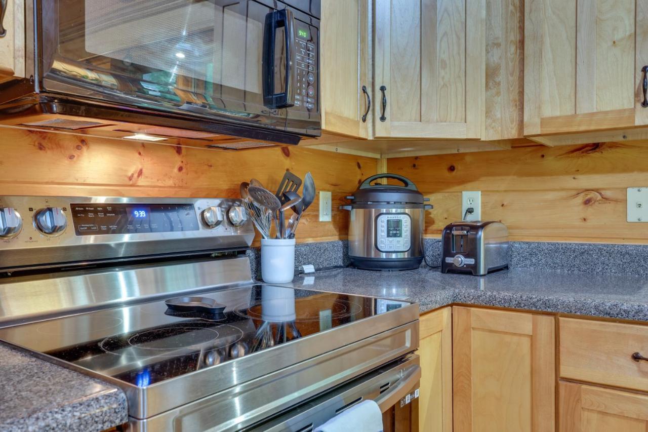 Riverfront Ellijay Cabin With Deck And Pool Access! Exteriér fotografie