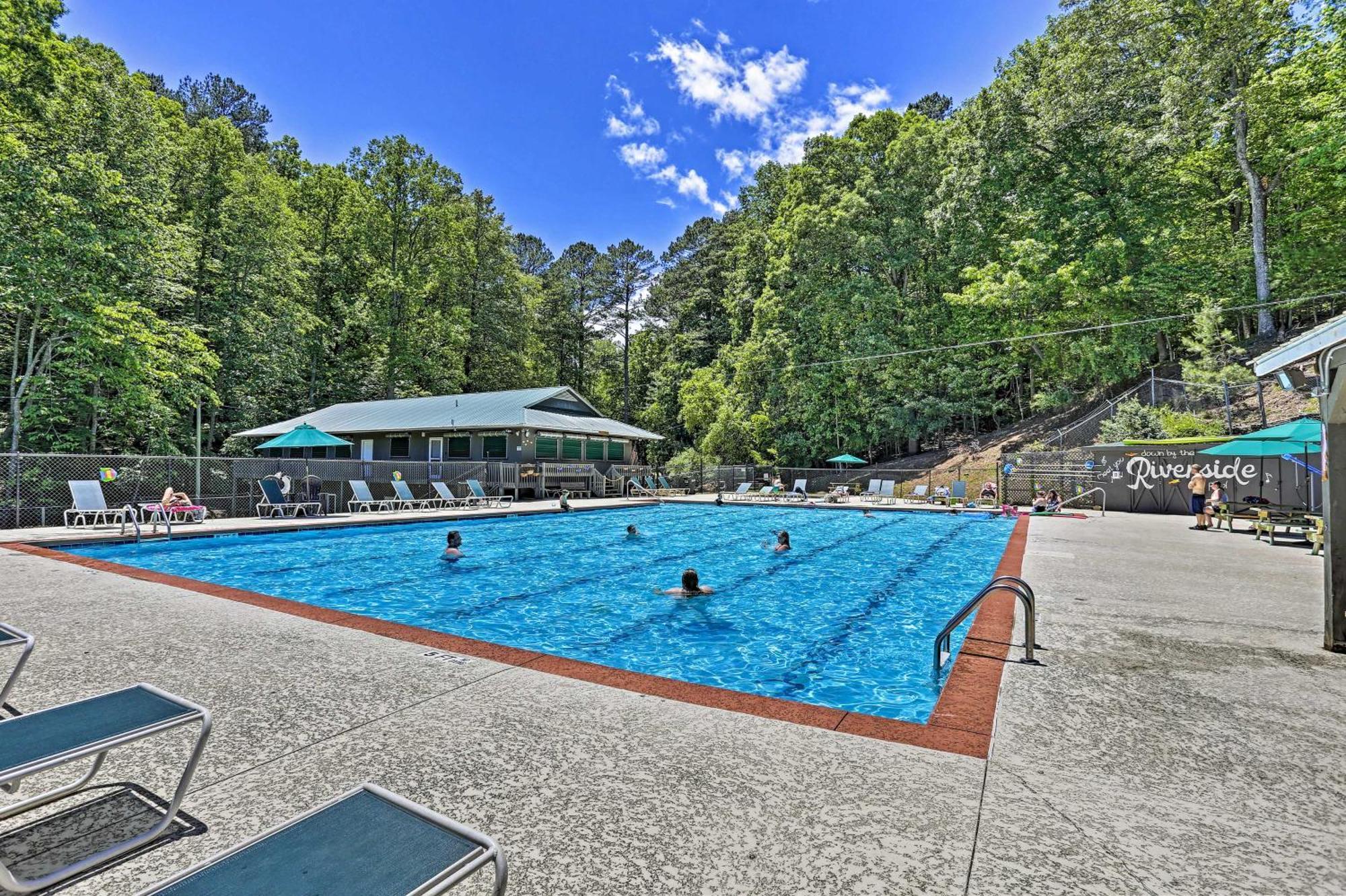 Riverfront Ellijay Cabin With Deck And Pool Access! Exteriér fotografie
