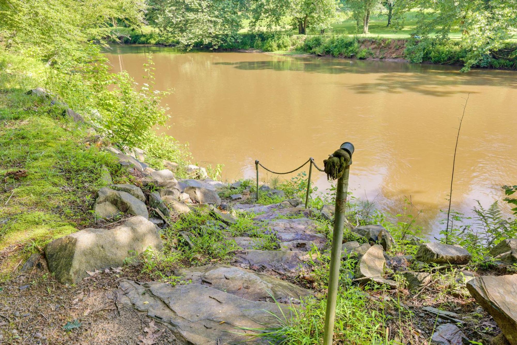 Riverfront Ellijay Cabin With Deck And Pool Access! Exteriér fotografie