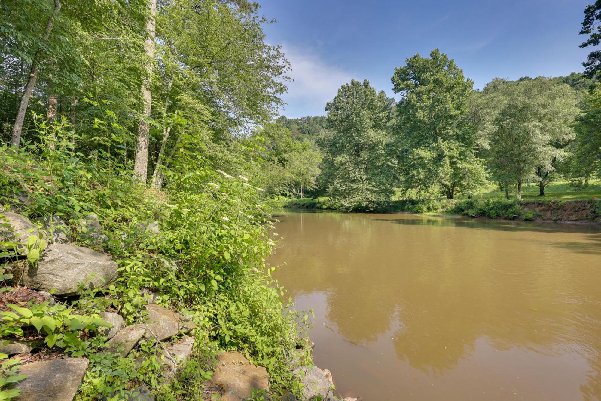 Riverfront Ellijay Cabin With Deck And Pool Access! Exteriér fotografie