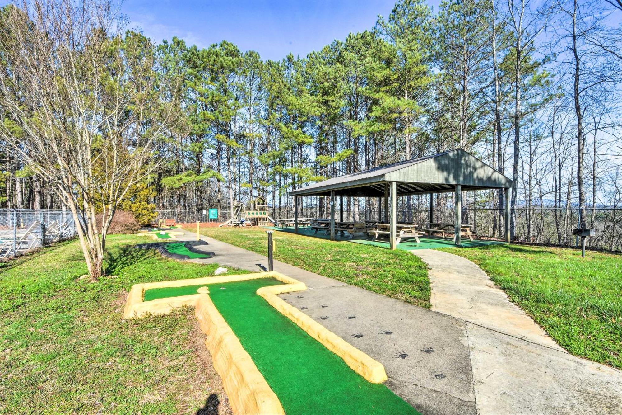 Riverfront Ellijay Cabin With Deck And Pool Access! Exteriér fotografie